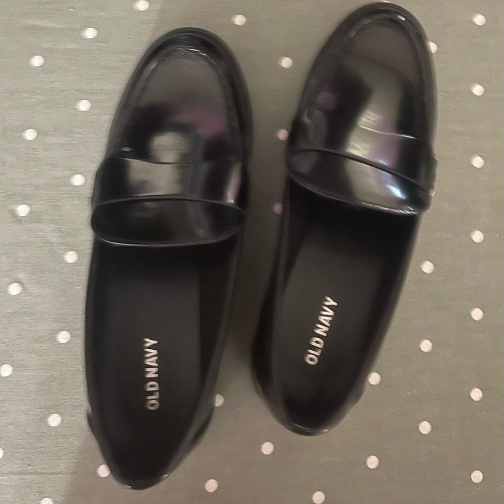 Old navy black loader size 6 new without tag.